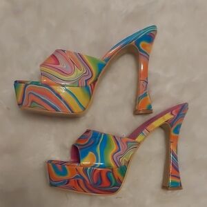 Source Unknown Colorful Swirl Heels